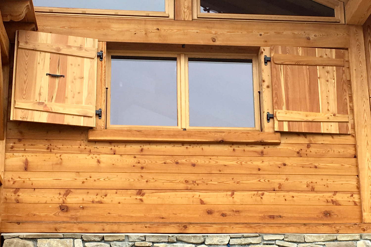 Pose De Fenêtres Dans Un Chalet à Fillinges